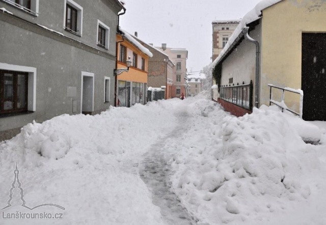 06_Zaplava snehu v ulicich.jpg